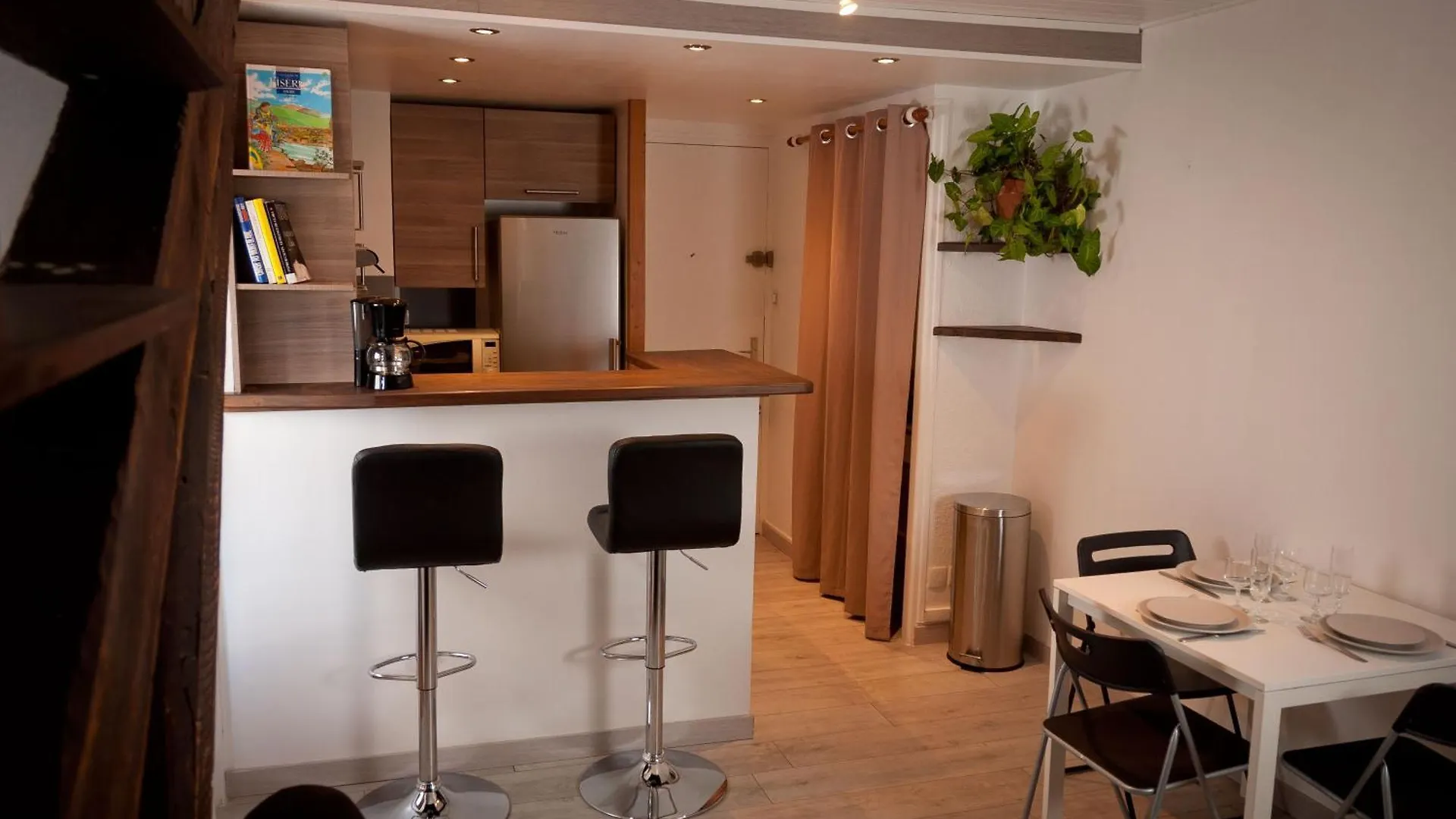 Le T2 Douillet D'Uriage - Residence Le Louvre - Uriage- Proche Chamrousse - Jusqu'A 3 Personnes - Cure Thermale - Montagnes Et Lacs Vaulnaveys-le-Haut